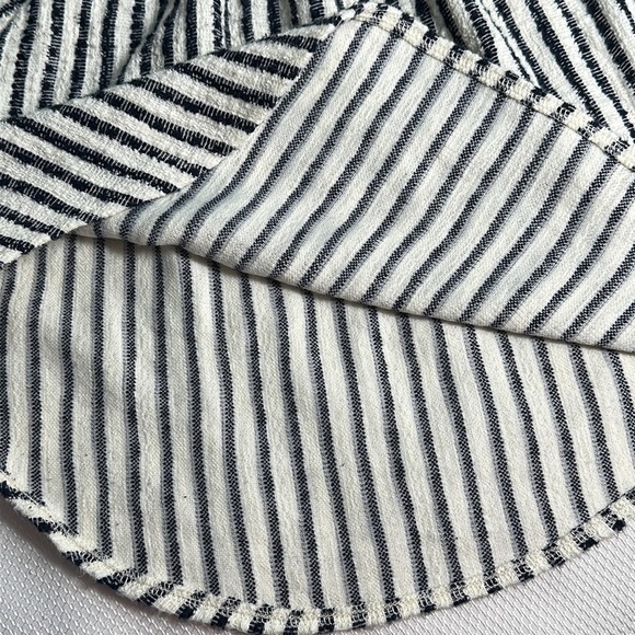 ~3 for $20~ Madewell boho flutter sleeve top - Picture 7 of 7